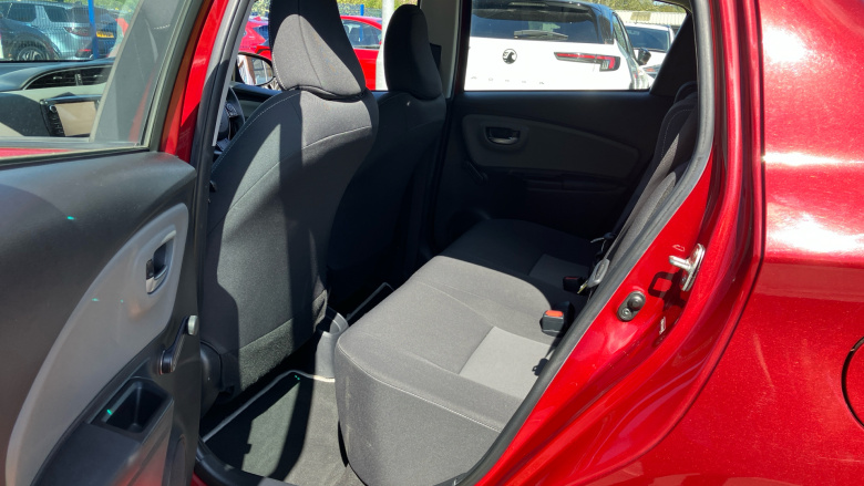 Toyota Yaris 1.5 VVT-i Icon Tech 5dr Petrol Hatchback